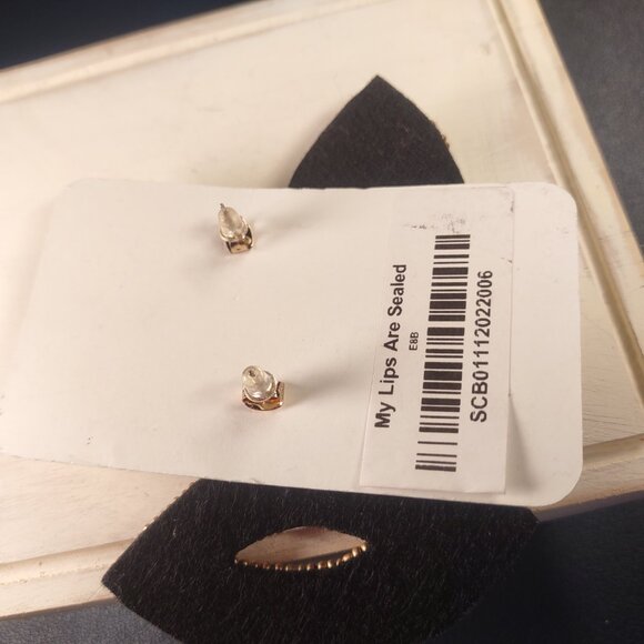 Southern Cuties Boutique Bead Embroidery Bold Lips Bling Earrings NWT - Picture 5 of 8